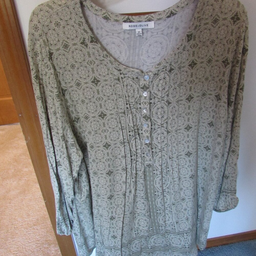 Rose + Olive Green Geometric Blouse Size 2X